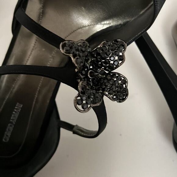 GIORGIO ARMANI BLACK SATIN FLOWER POINTED TOE HARDWARE PUMPS SIZE 40 1/2 - Picture 7 of 9